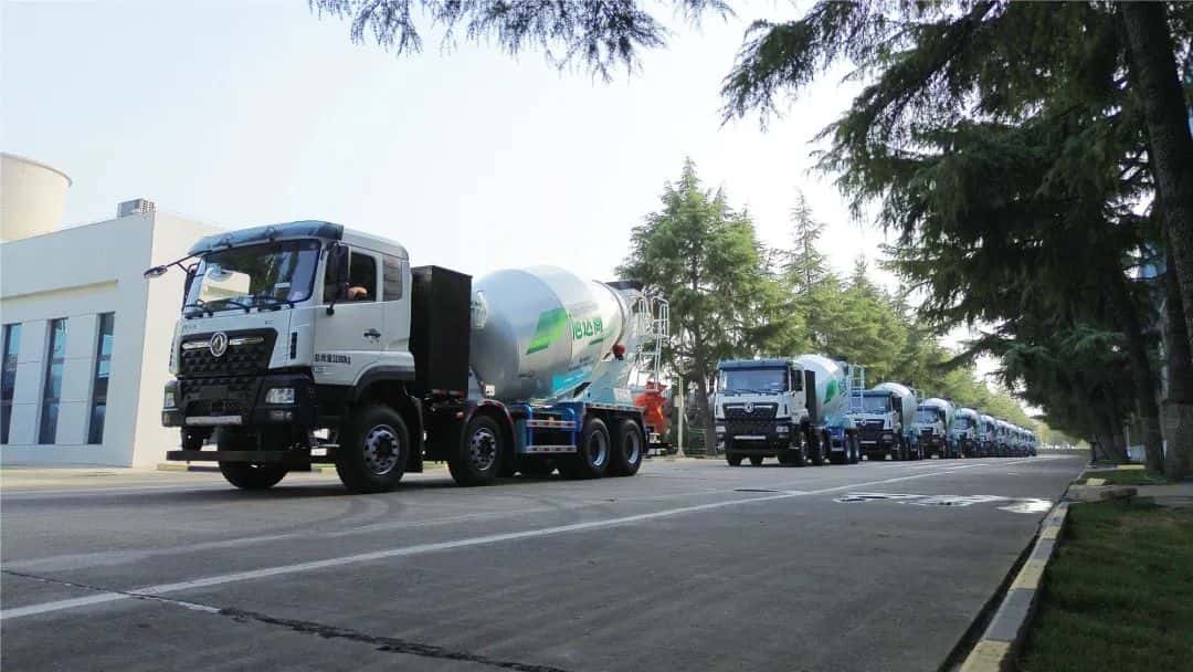 馭風(fēng)而行，中集車輛15臺新能源攪拌車駛?cè)牒?，繪就荊楚生態(tài)長卷